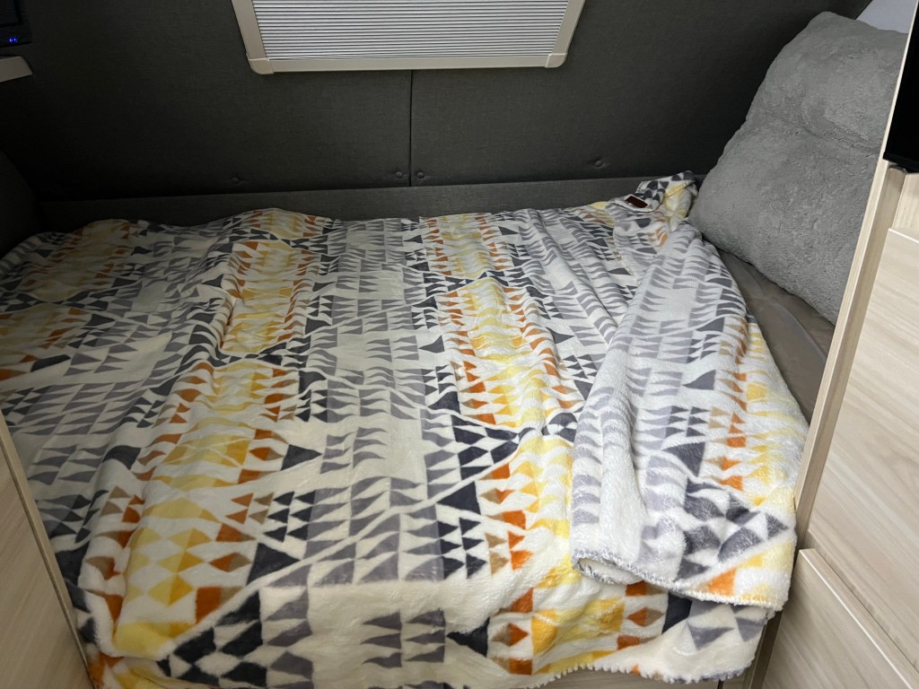 Pendleton Plush Blanket on a Tab 400 bed.